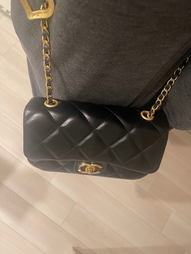 CHANEL キルティングショルダーバッグハートチ エーンノベルティ