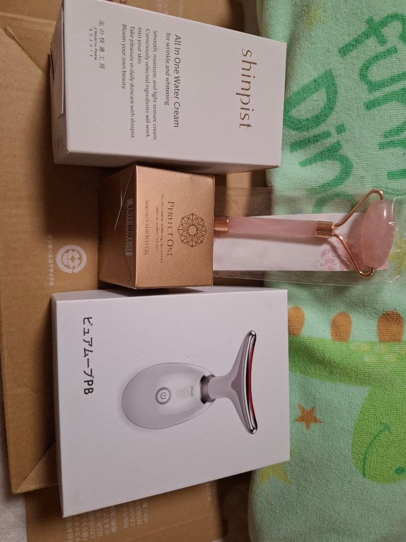 美顔器2本&パーフェクトワンクリーム&シンピストクリームセットで。