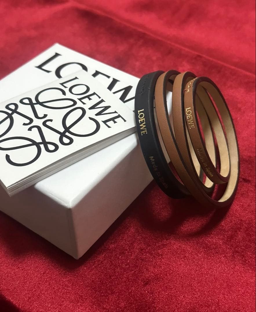 LOEWE バングル レザーブレスレット (ブラウンのみ)