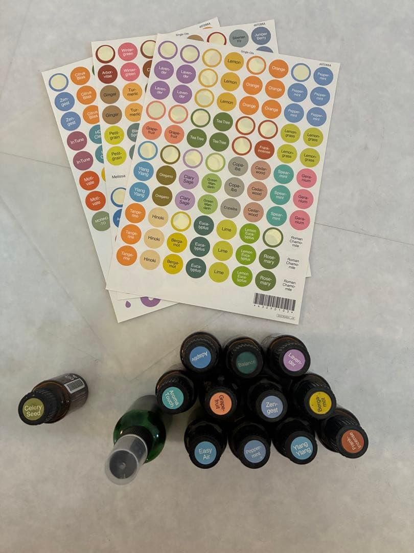 ドテラ アロマオイルアロマタッチイージーエア　ラベンダー等11点セット