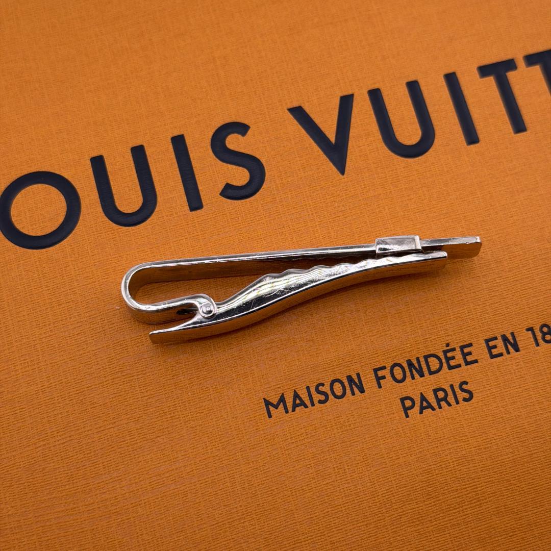 (^O^)／ルイヴィトン パンスクラヴァット LV イニシャルネクタイピン