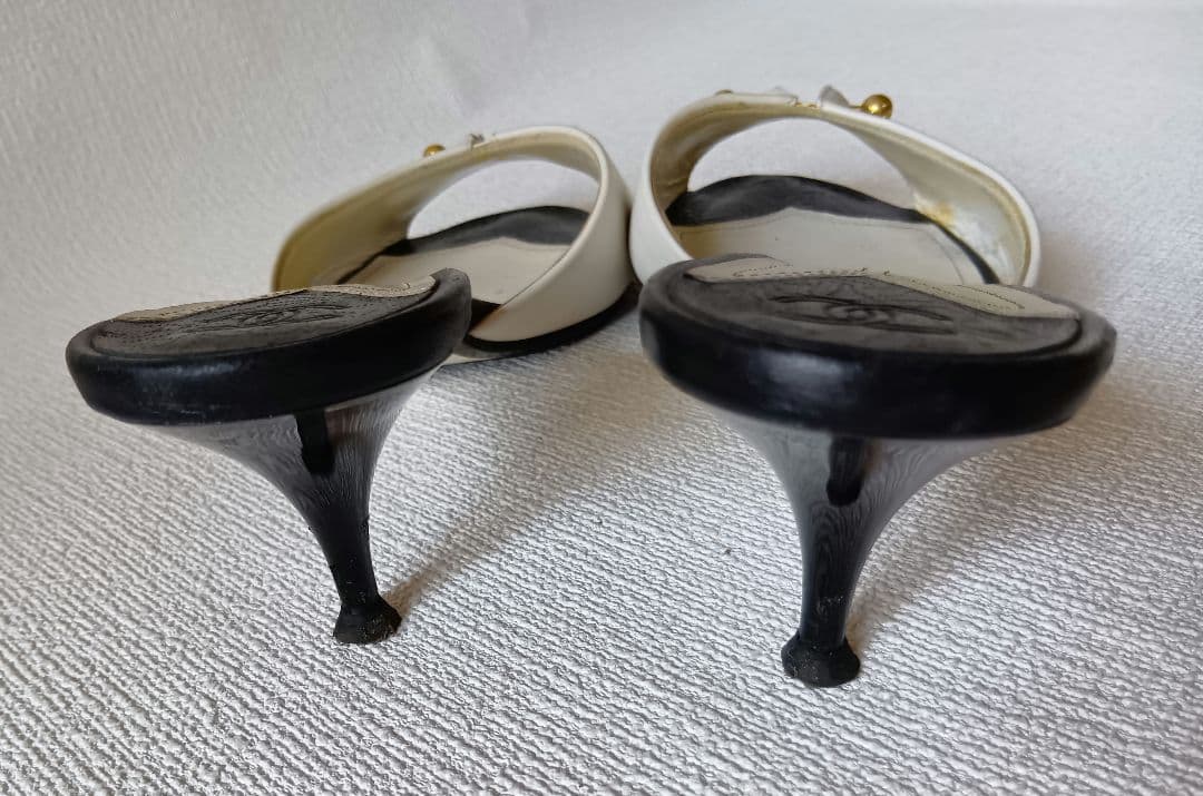 CHANEL ホワイトミュール　 38サイズ