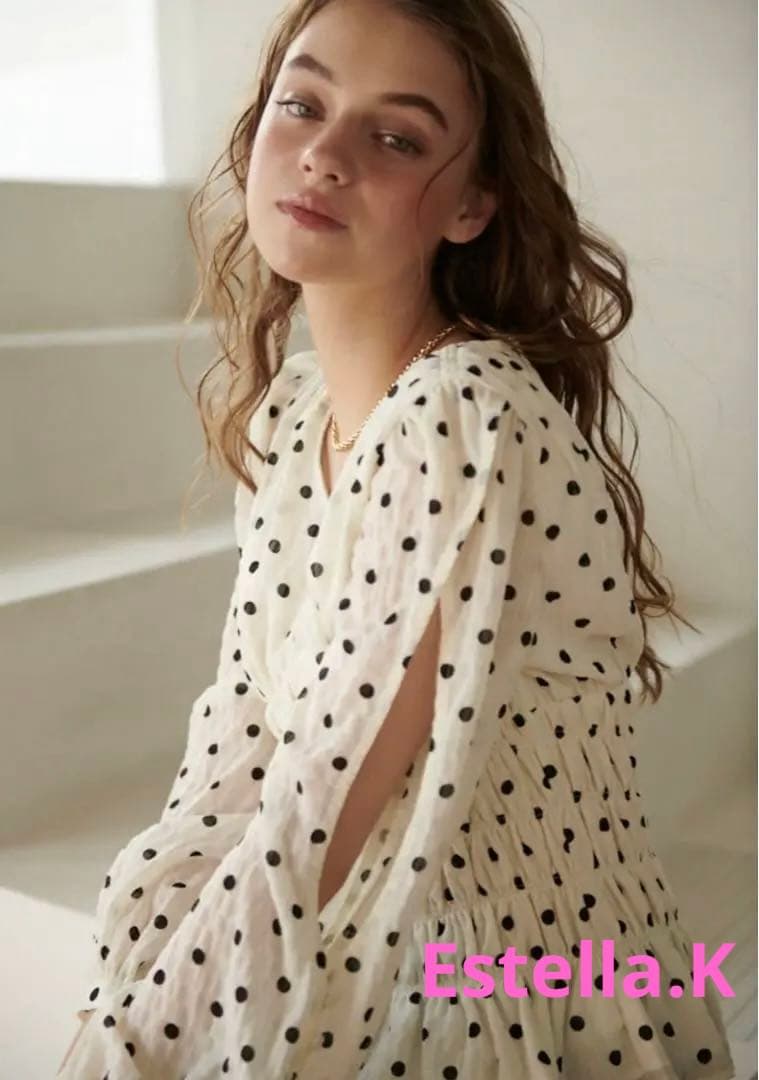 新品未使用Estella.K LuanaBlouse VネックシャーリングBL