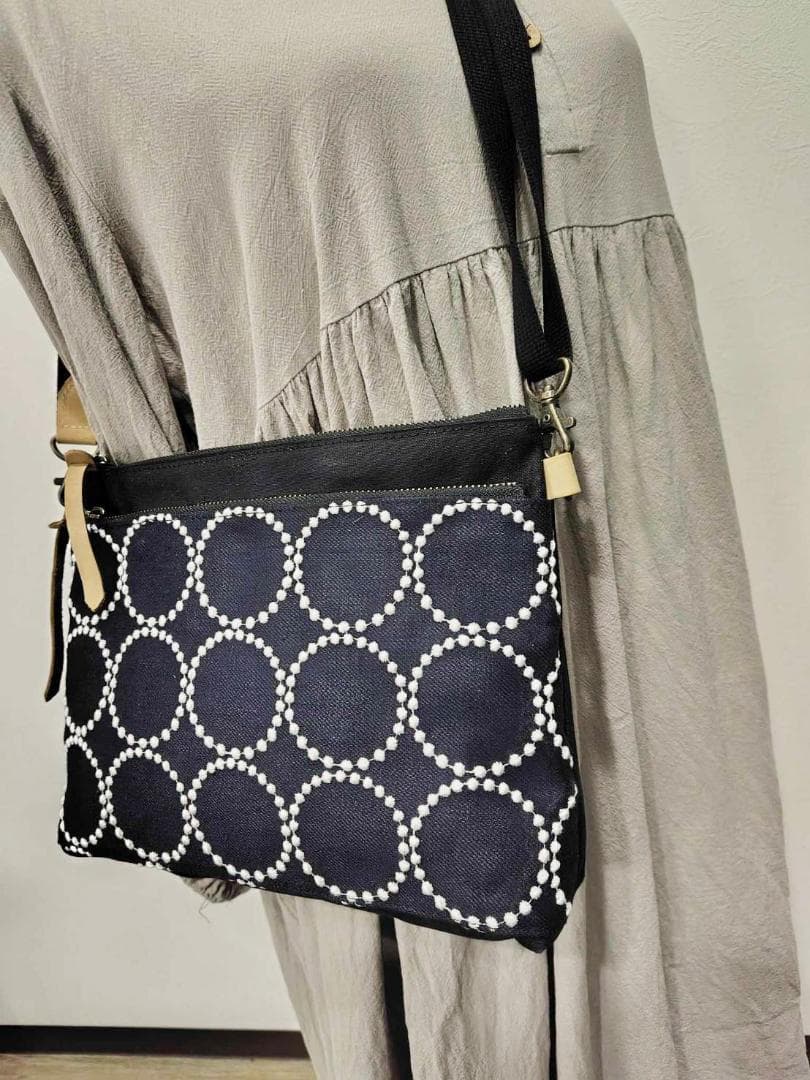 【2点おまとめ】ミナペルホネン/2025タンバリンネイビー×白/サコッシュ