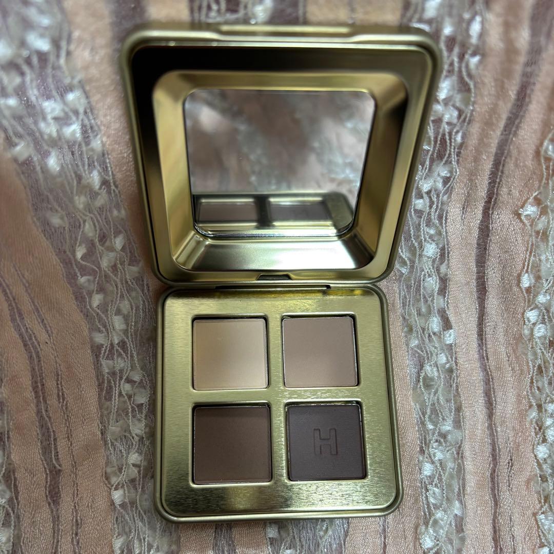 新品未使用 HOURGLASS キュレーターアイシャドウ MINIMALIST