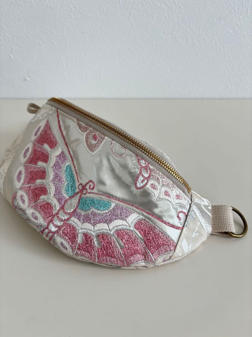 再販　袋帯　帯リメイクバッグ　ボディバッグ　蝶々　プラチナ