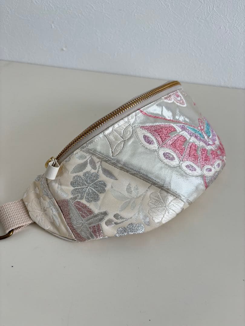 再販　袋帯　帯リメイクバッグ　ボディバッグ　蝶々　プラチナ