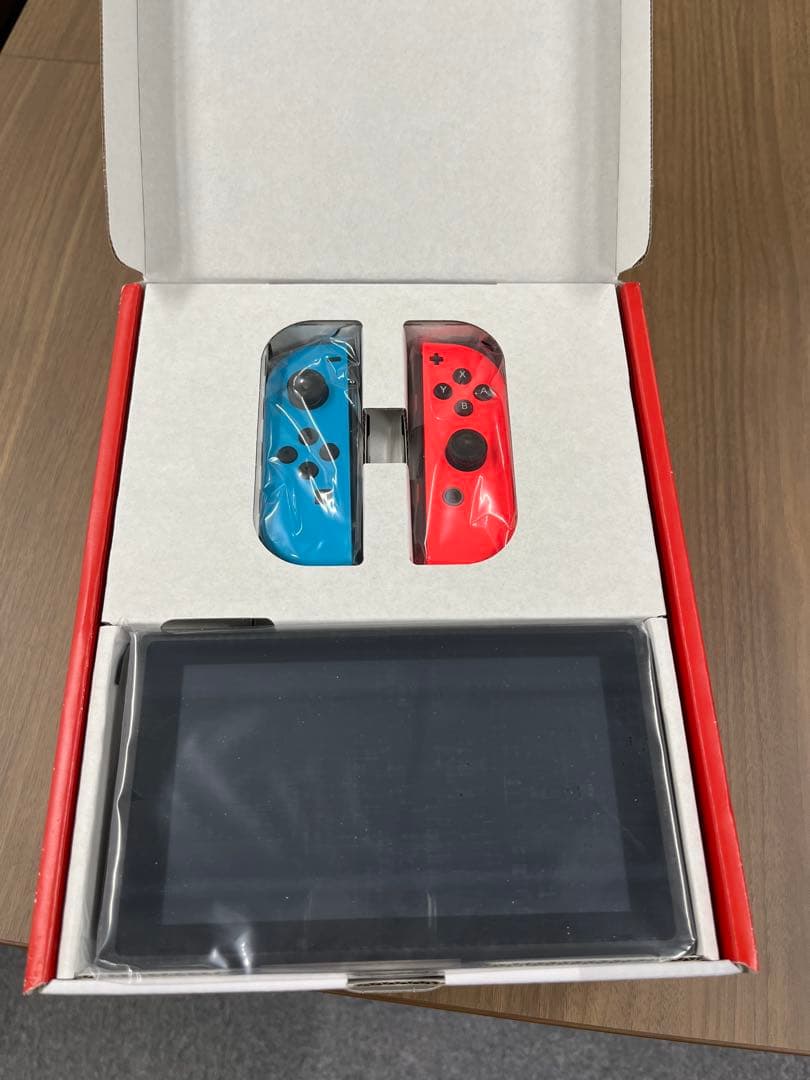 新品未使用Nintendo Switch 本体 青・赤ジョイコン付き
