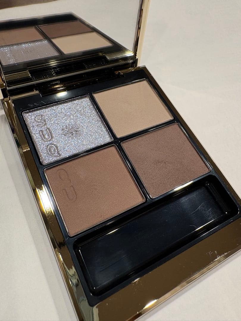 SUQQU シグニチャー　カラー　アイズ　S03 霜来(SOURAI)