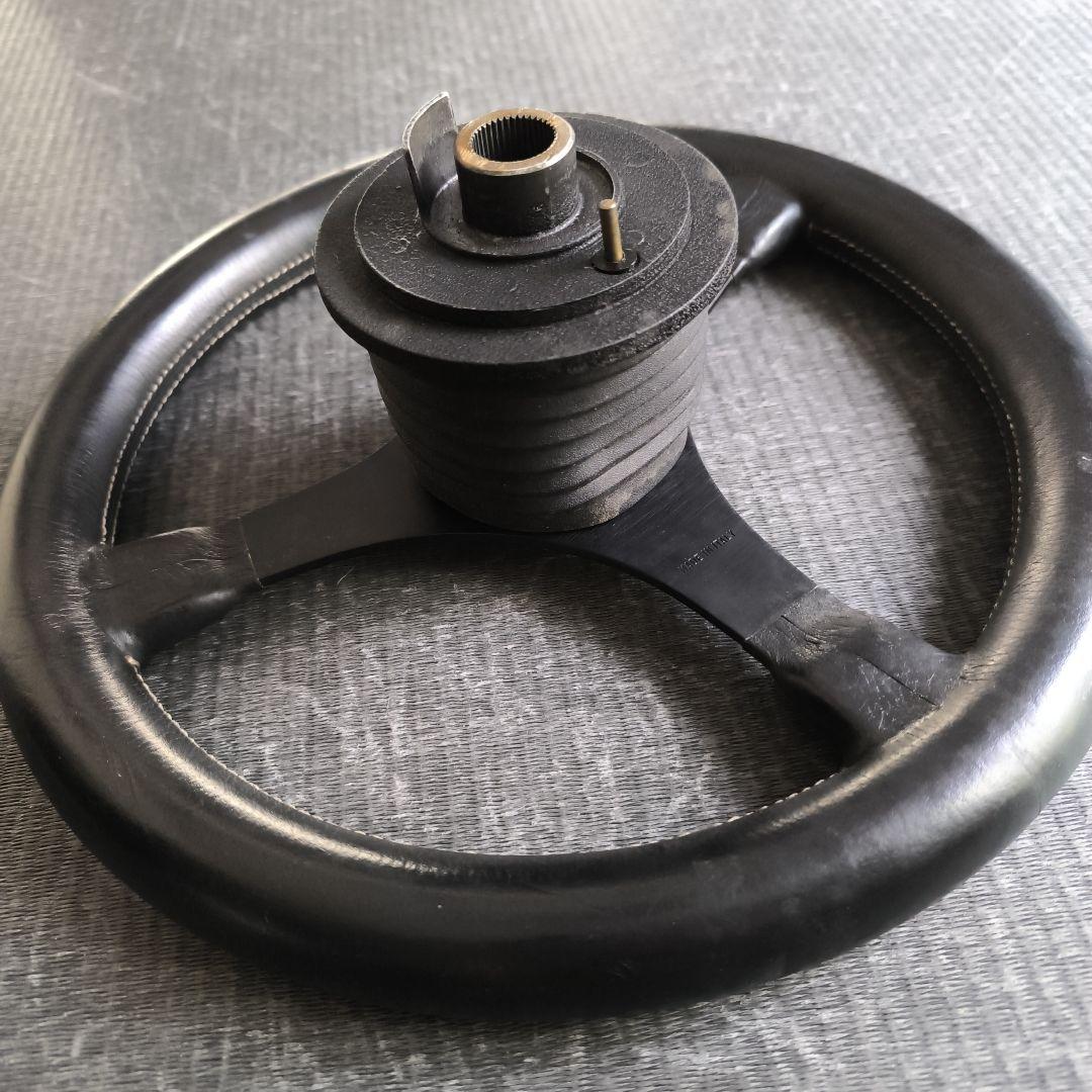 レア品　ポルシェ911ナロー　MOMO　ポルシェ ステアリングホイール レザー製