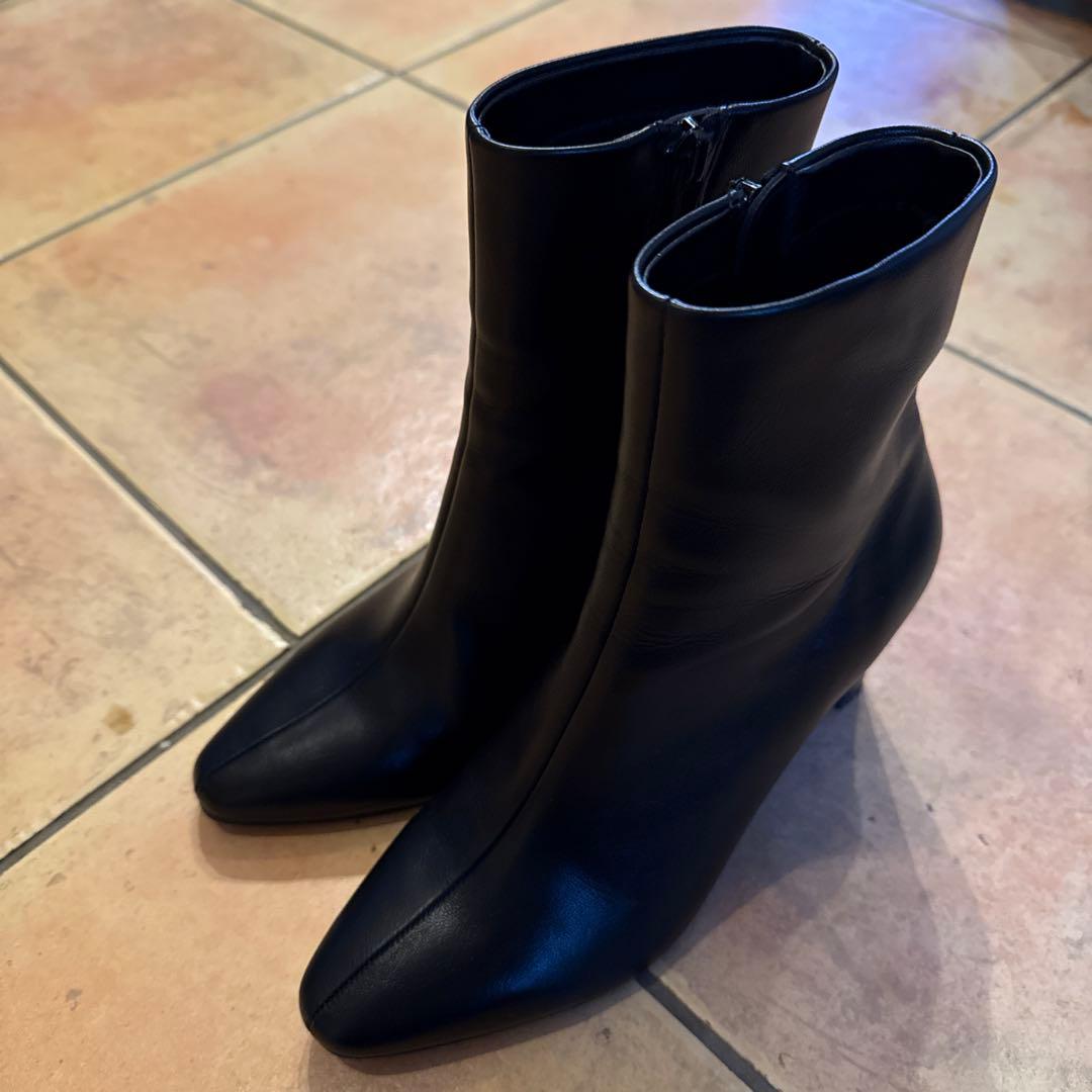 ブラックレザーショートブーツ　SNIDEL Mサイズ