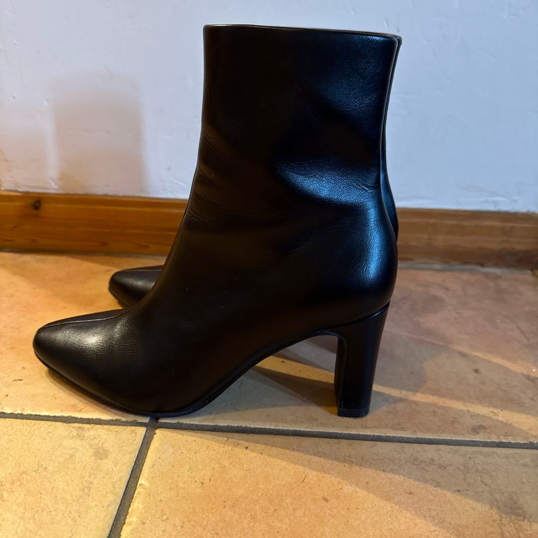 ブラックレザーショートブーツ　SNIDEL Mサイズ