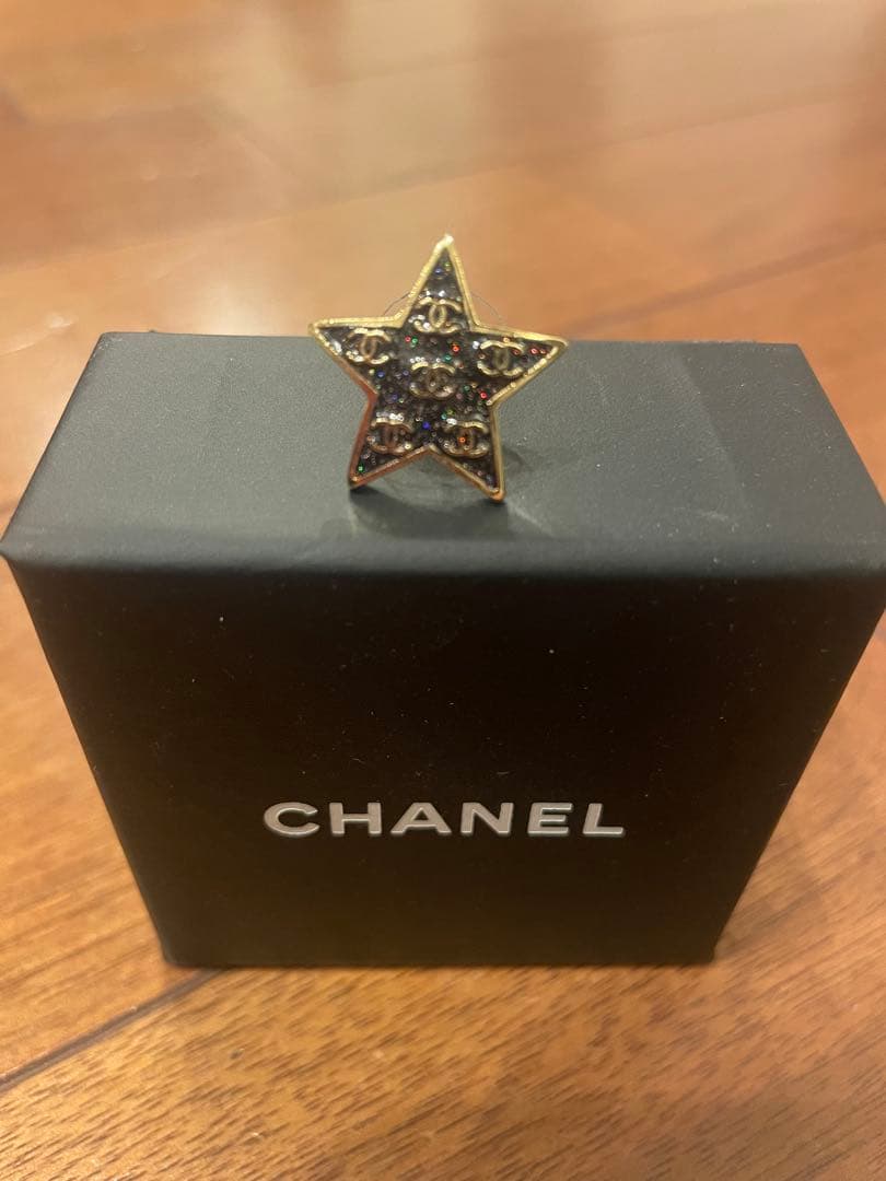 ☺︎CHANEL☺︎星ピアス片耳☺︎