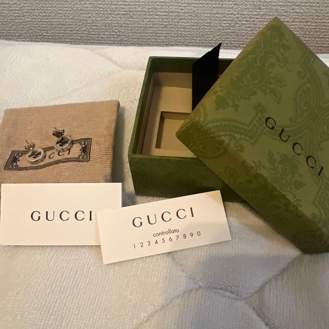 GUCCI シルバースタッズピアス