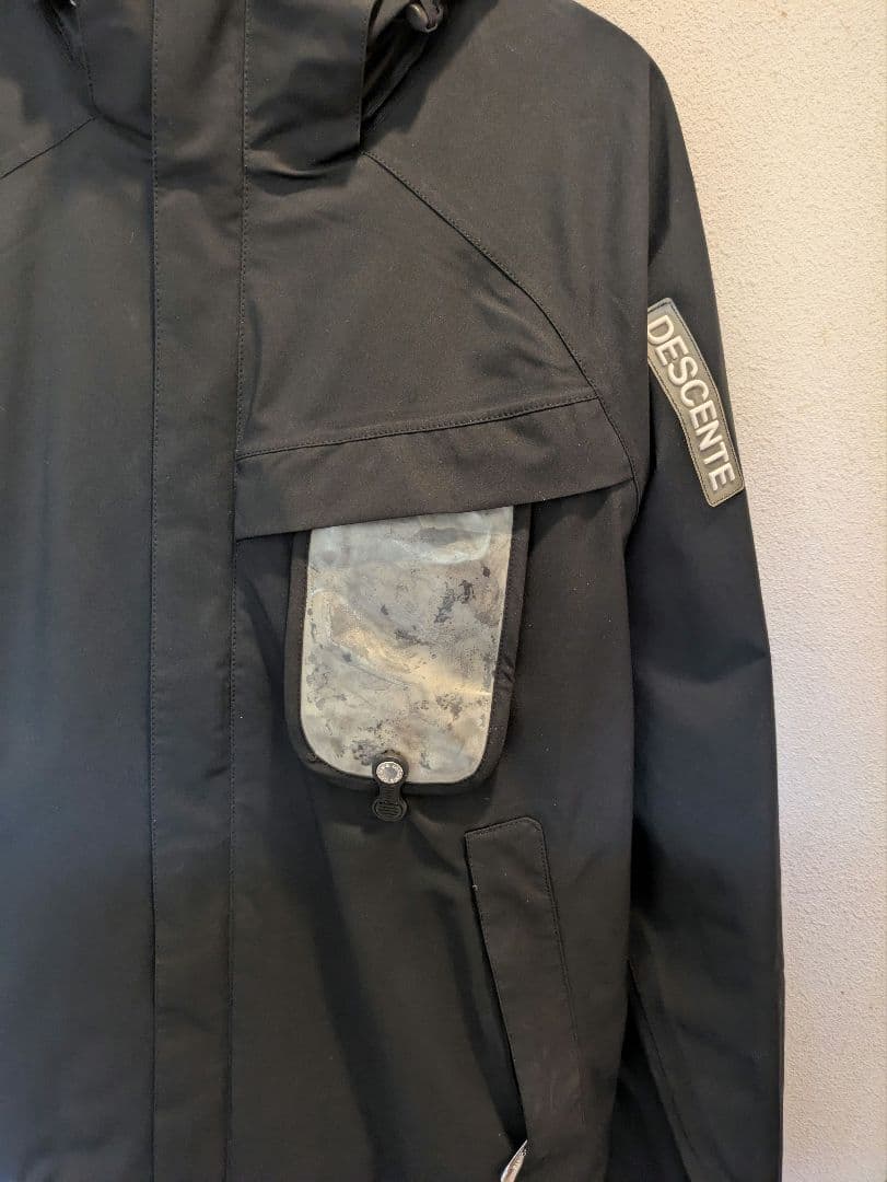 【期間限定最終値下げデサント製オガサカラストシーズン】スキーウェア上下 Lサイズ