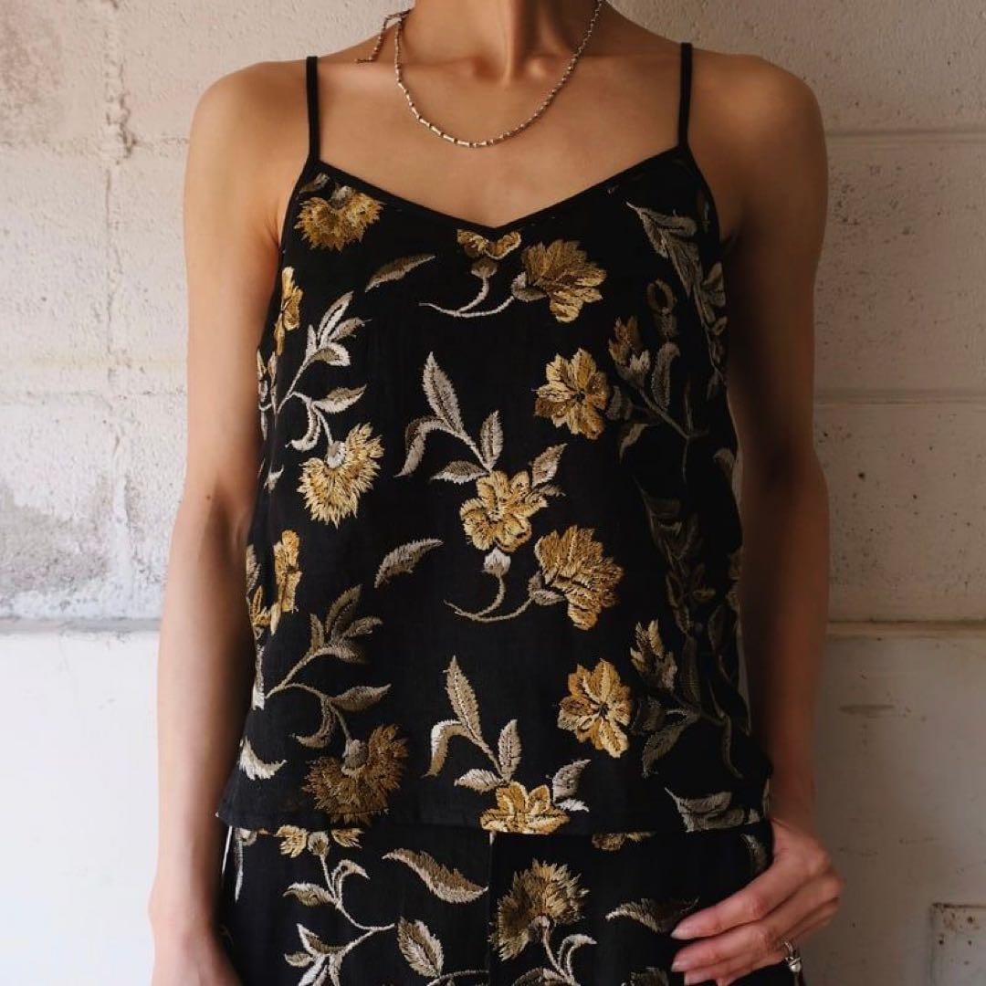 トップス ERIKO KATORI flower embroidery camisole