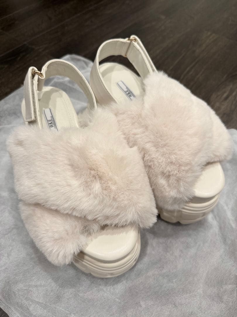 R&E クロスファーバックベルト厚底サンダル アイボリー Mサイズ