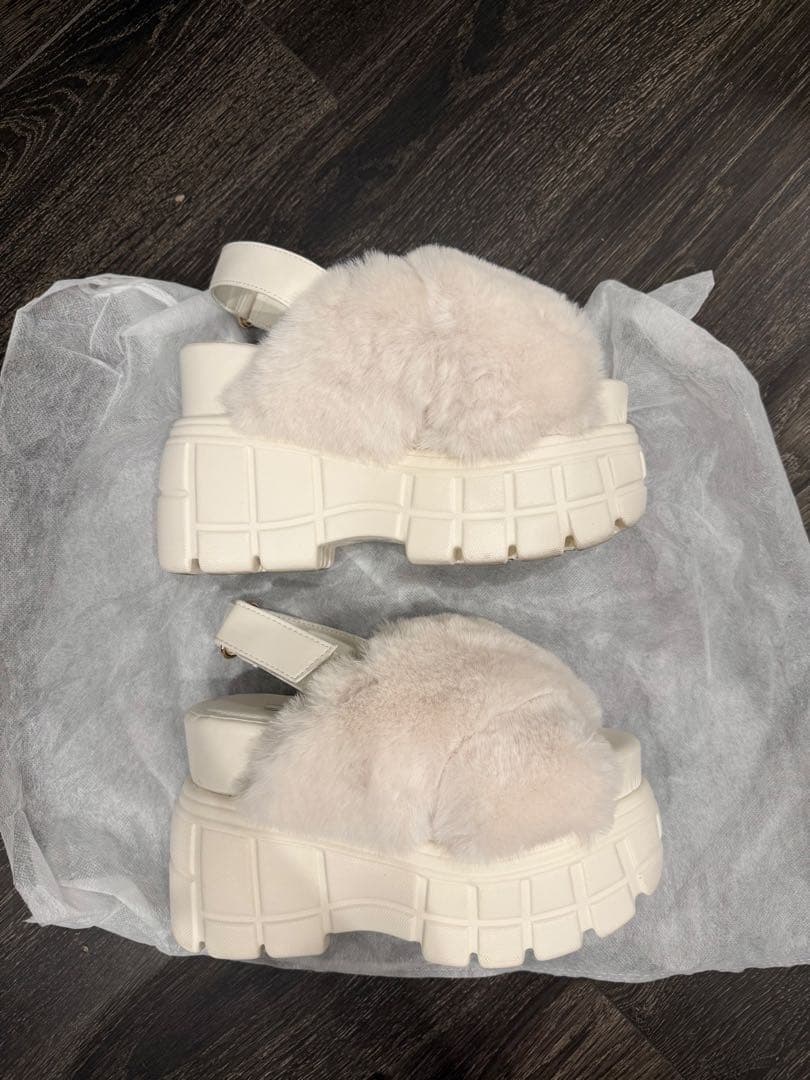 R&E クロスファーバックベルト厚底サンダル アイボリー Mサイズ