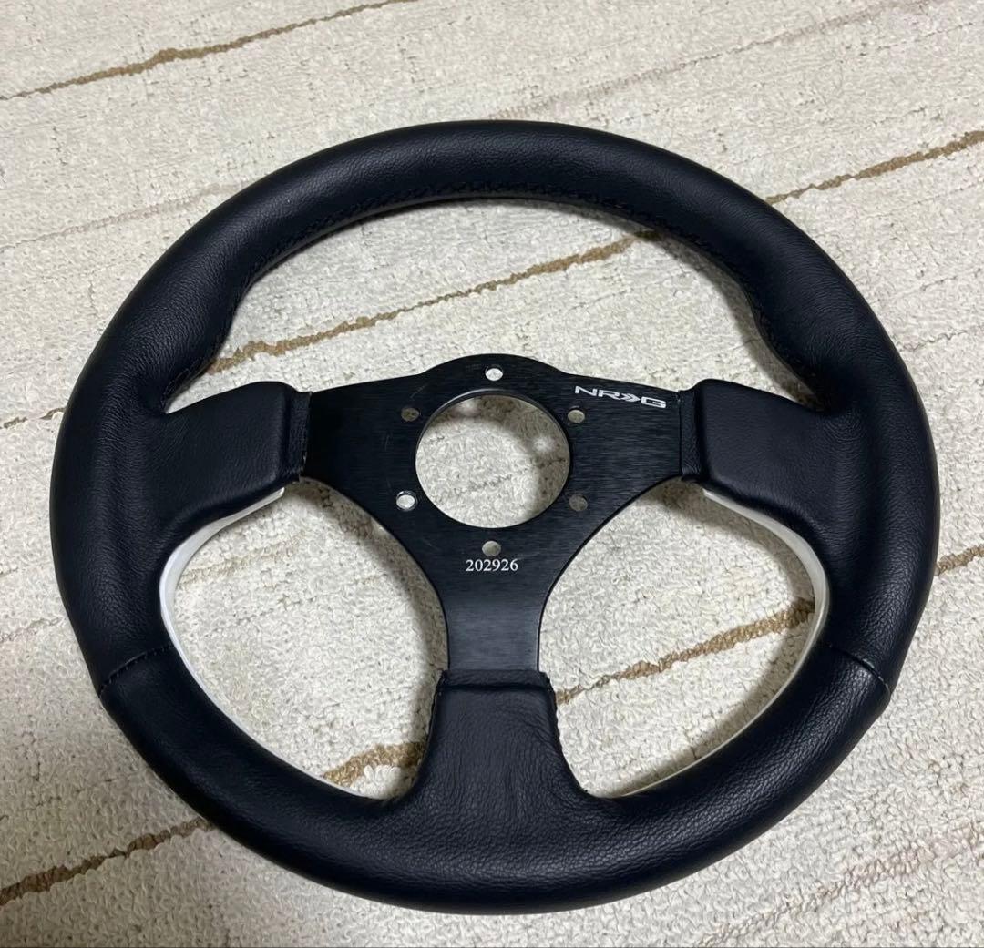 NRG ステアリング　32cm フラットタイプ