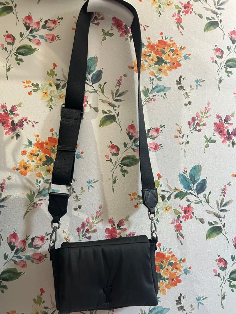 AMI Paris アミパリス　ロゴショルダーバッグ
