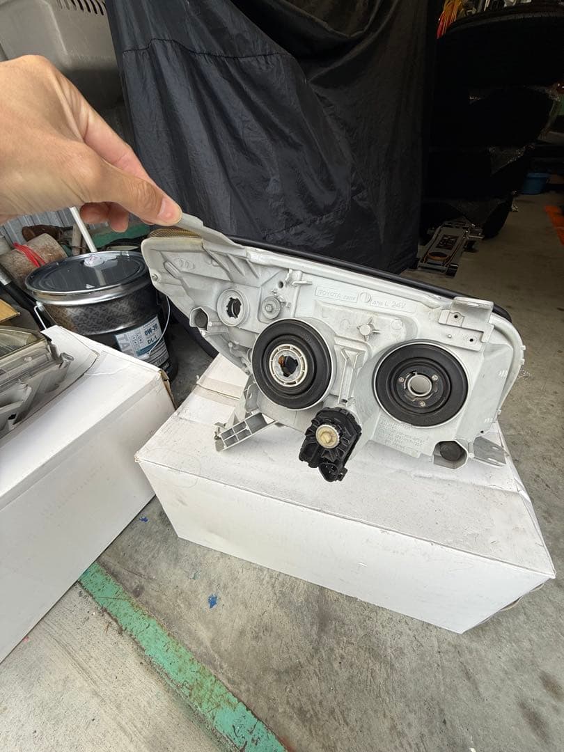 ハイラックスサーフ　純正　ヘッドライト左右　TRN215