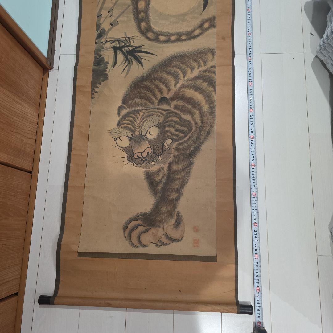 虎の掛軸 約幅67cm x 高さ1750cm
