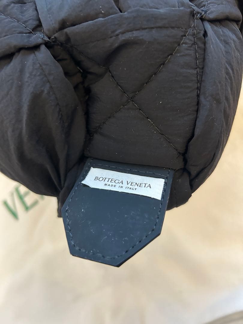 BOTTEGA VENETA パデットカセットナイロン 黒 保存袋