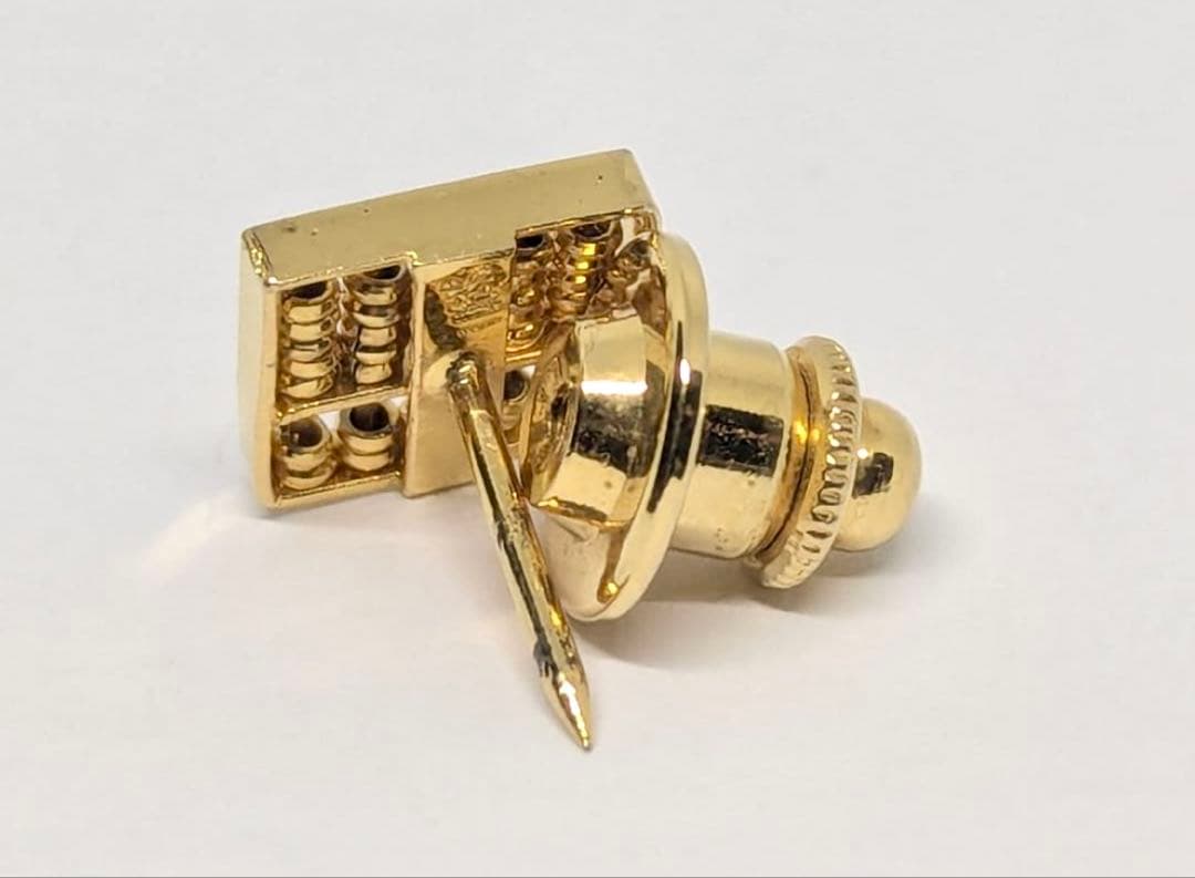 18K ピンバッチ　タイタック　そろばん