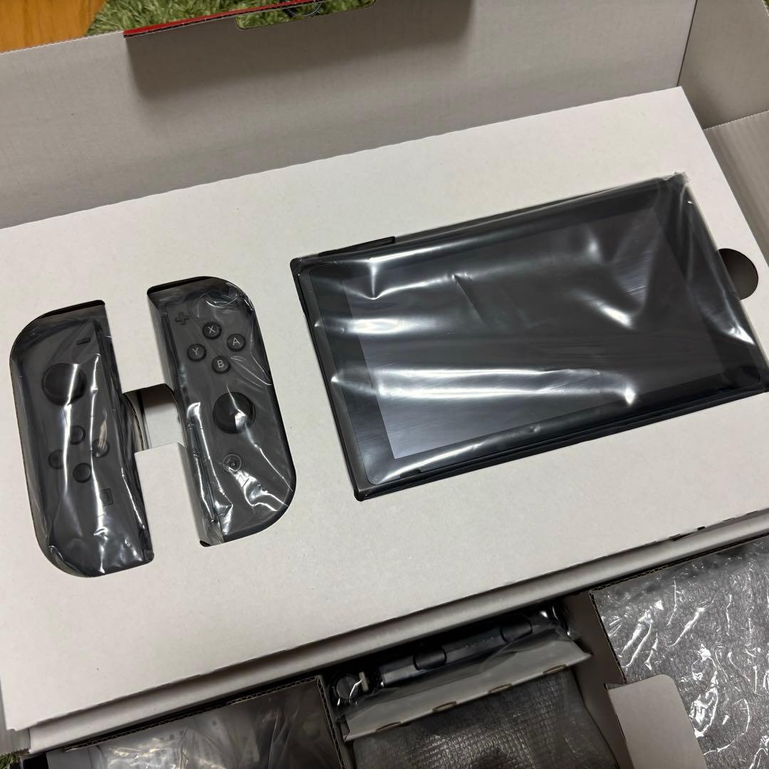 【美品】Nintendo Switch ブラック　ジョイコン付き
