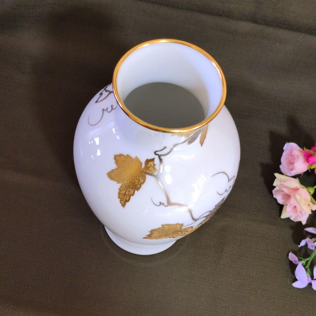 大倉陶園　金蝕葡萄　陶器製 花瓶 ホワイト・ゴールド　美品✨️