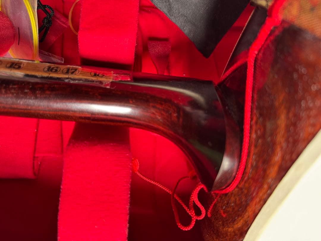 2-津軽三味線?　高級糸巻き 紅木？ハードケース&付属