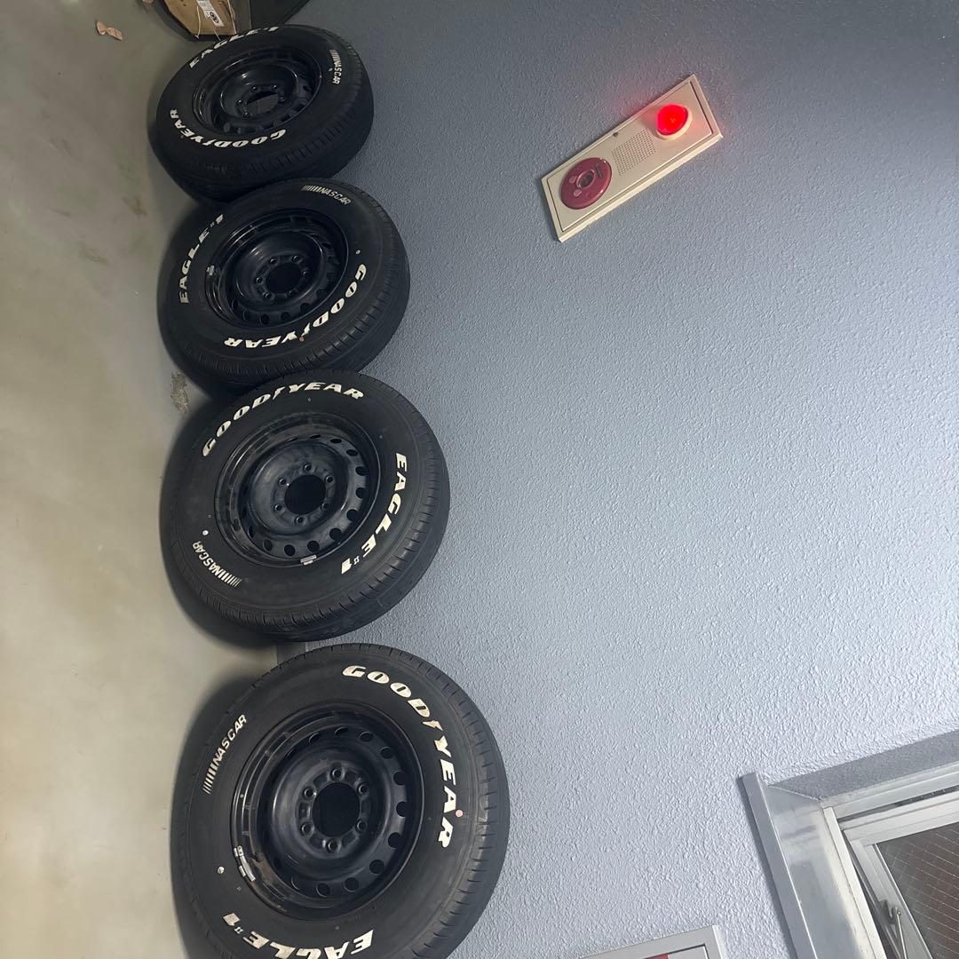 バリ山！2024製グッドイヤー タイヤホイール4本セット195/80/15