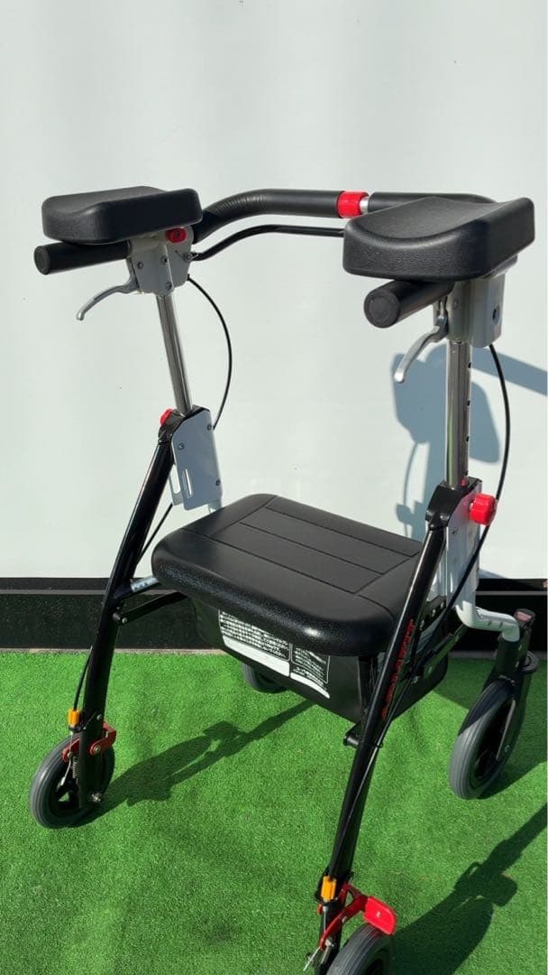 歩行器　ユーバ産業 アームフィット肘置き付き 折りたたみ歩行車 室内・室外用