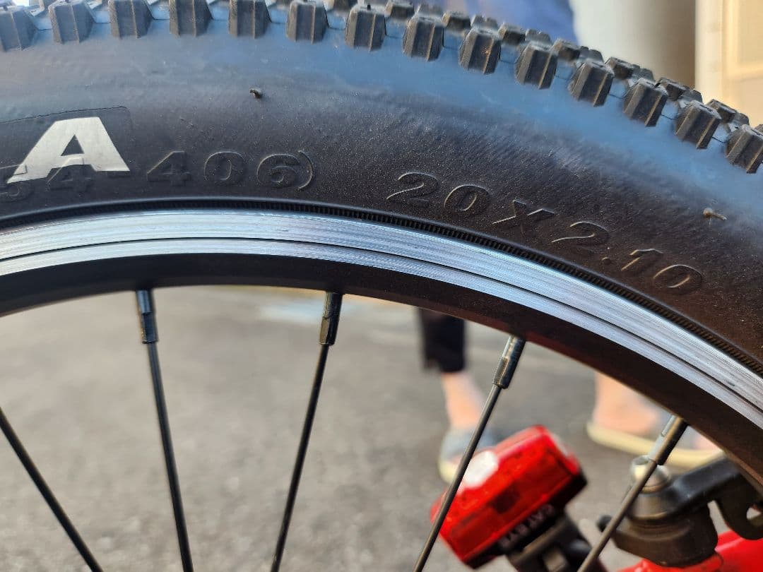 【テツ】GT レッド 20インチ マウンテンバイク KENDAタイヤ