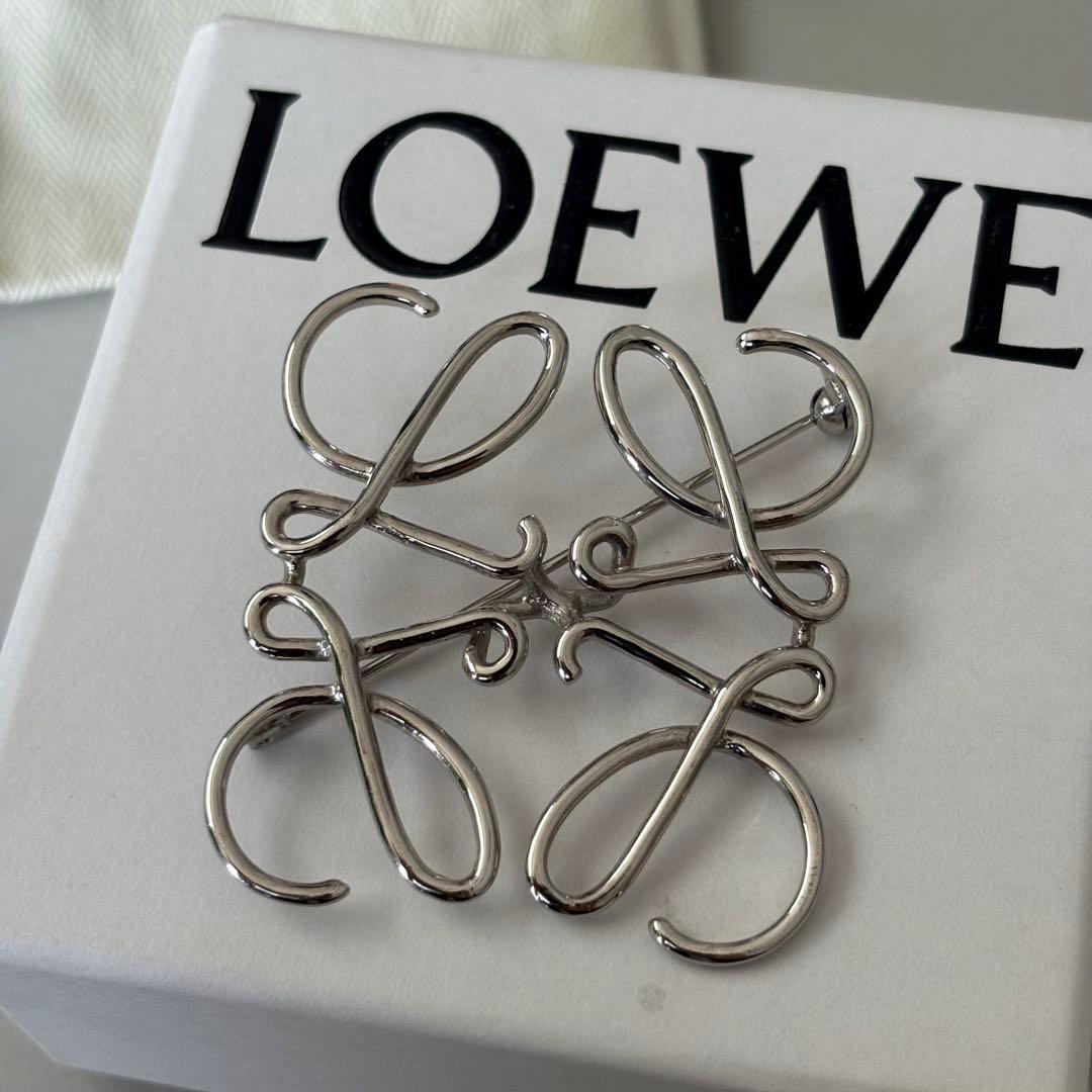 【正規品•未使用】LOEWE シルバー ロゴブローチ