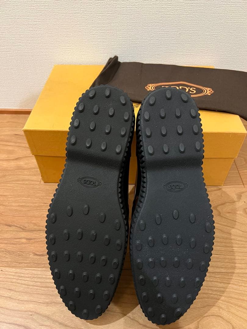 TOD'S ブラックレザー ローファー
