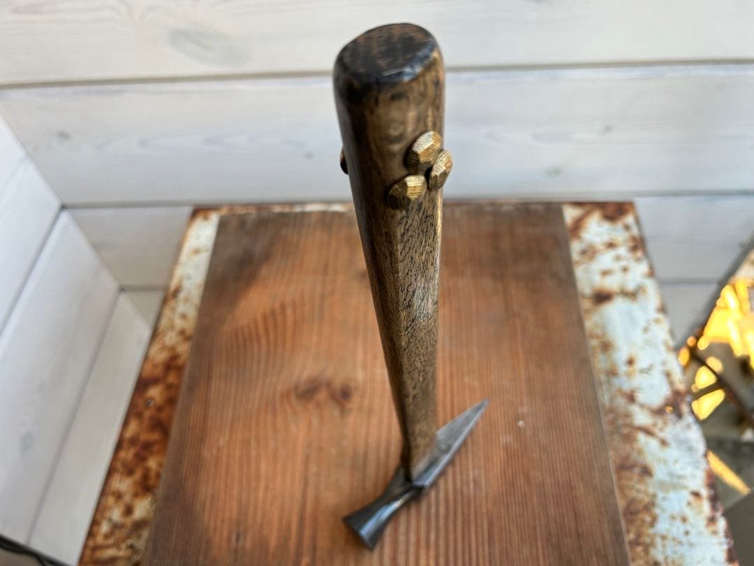 船手玄翁　墨入樫　亀鋲グリップ