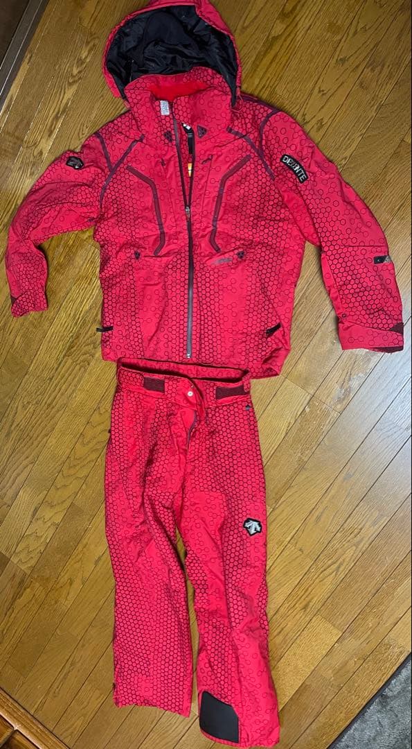 DIGENTE SSサイズ　レッド スキーウェア ハニカムデザイン　上下