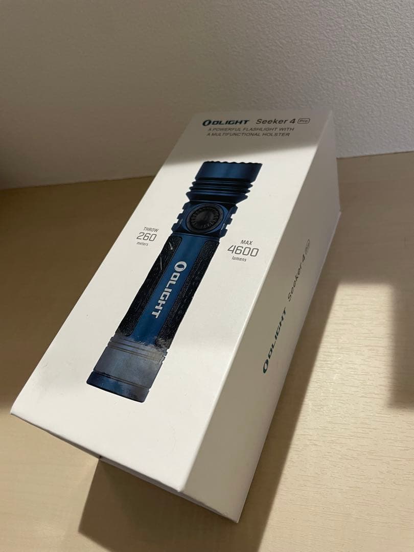 GSX-R750 さん　Olight Seeker 4 Pro 懐中電灯　ブルー