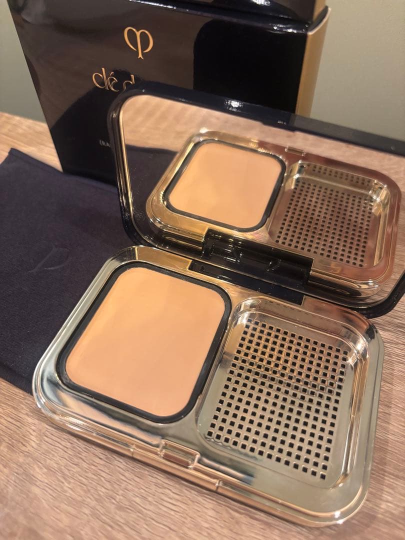 クレ・ド・ポー ボーテ　タンプードルエクラⅡ オークル00 (ケース・外箱付き)