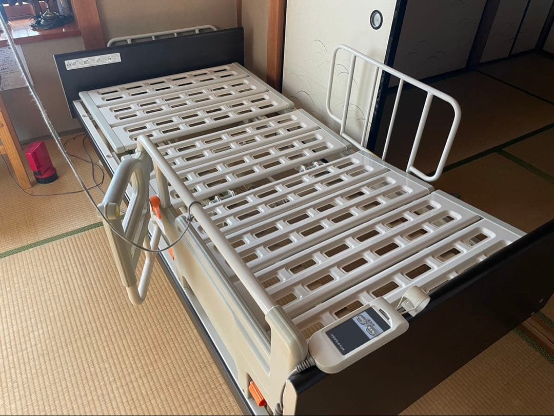 値下げパラマウントベッド 電動シングル介護用ベッド　直接引き渡し可能東京都三鷹市