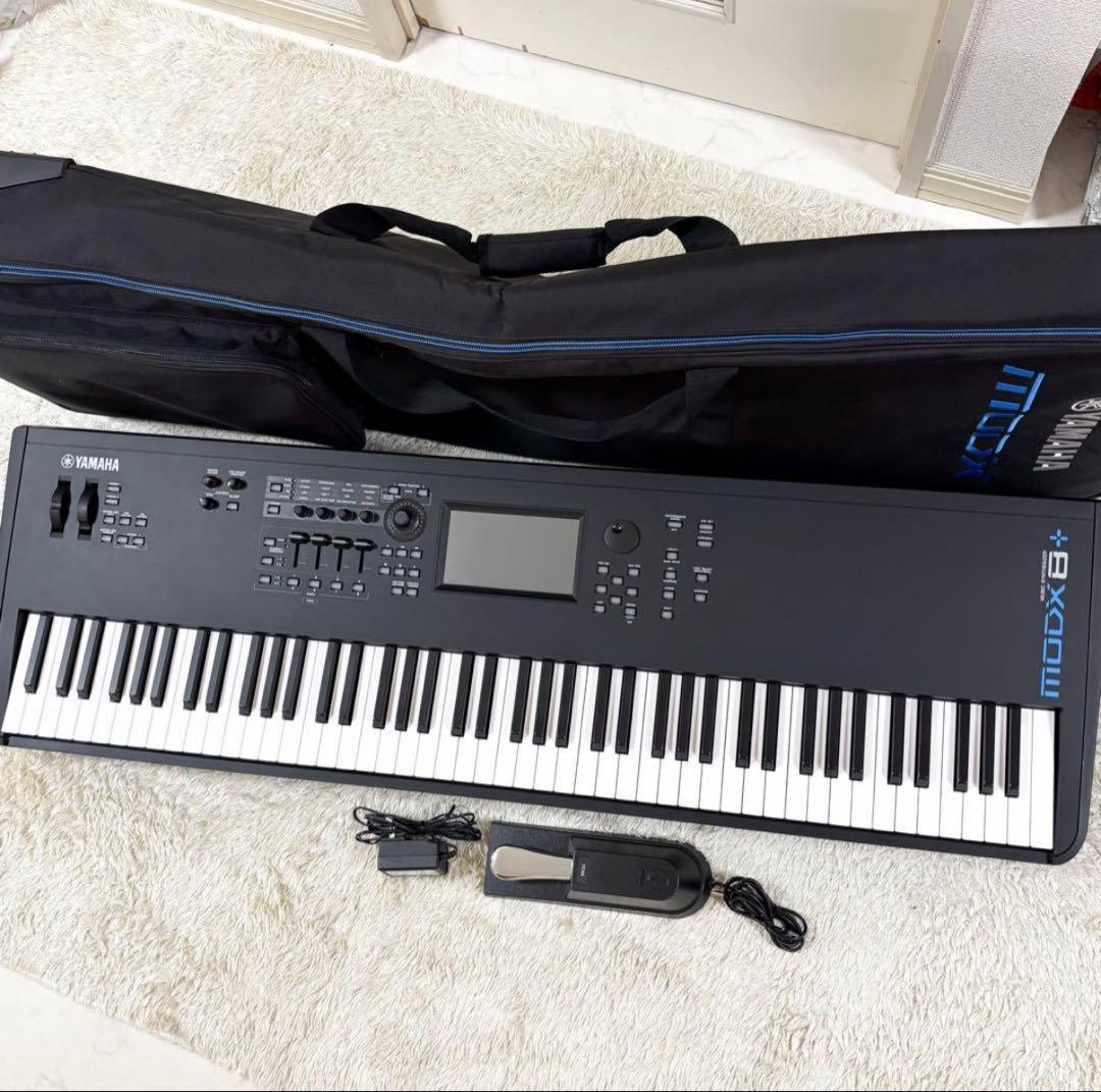 【新品同様】YAMAHA シンセサイザー MODX8+ ソフトケース ペダル付き