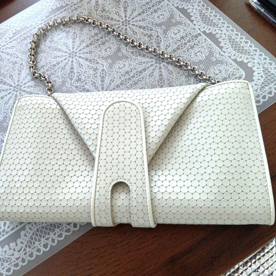 ヒロコハヤシ　カルディナーレ　チェーン付長財布　ホワイト