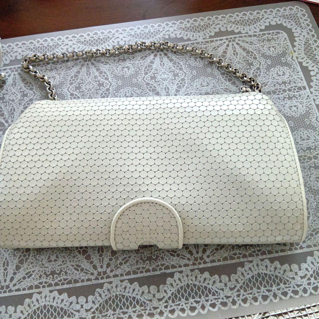 ヒロコハヤシ　カルディナーレ　チェーン付長財布　ホワイト