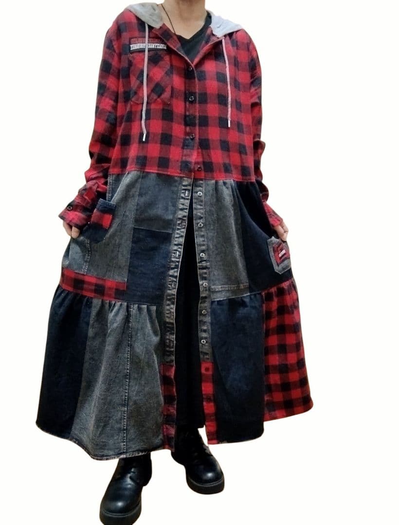 古着デニムリメイク　フード付きネルシャツの羽織れるデニムパッチワークワンピース