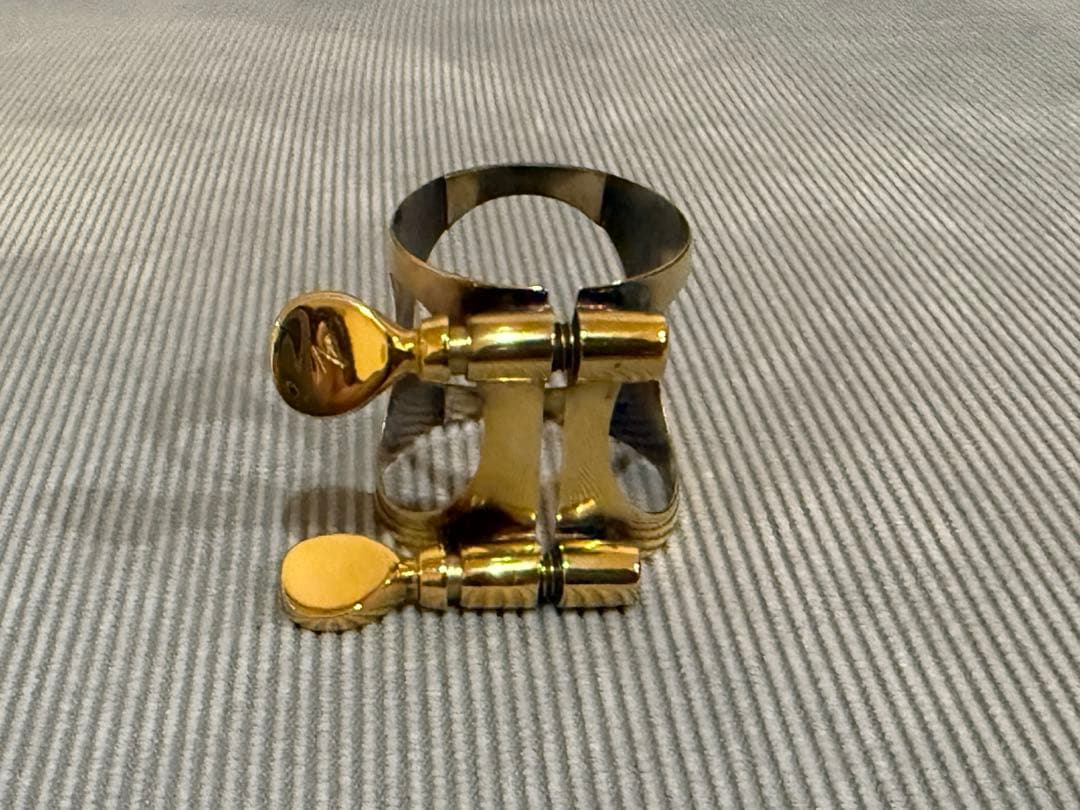 アトリエモモ　クラリネットリガチャー ヨコ　真鍮
