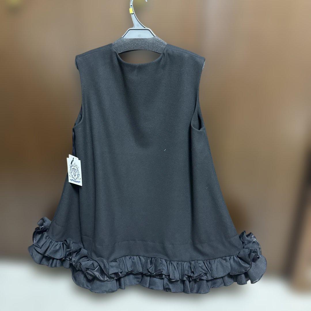 新品未使用　タグ付き SEVEN TEN フリル付き黒ベスト