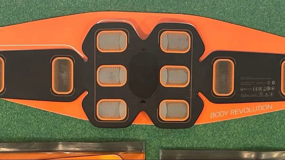 SIXPAD（シックスパッド）充電式 3点セット＋ジェルシート等 おまけ付き