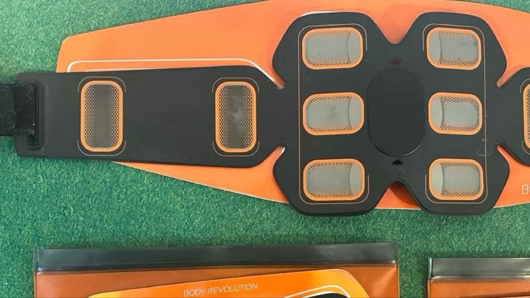 SIXPAD（シックスパッド）充電式 3点セット＋ジェルシート等 おまけ付き