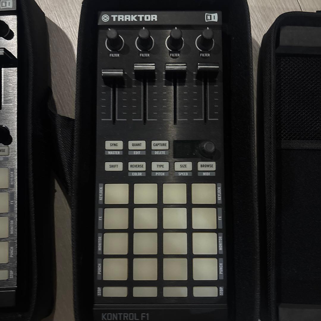 TRAKTOR KONTROL F1 2台セット　純正ケース付き